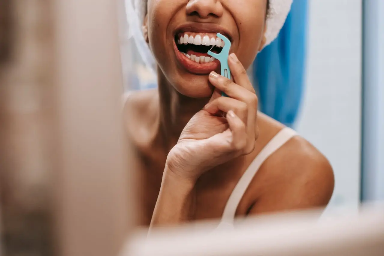 Biodegradable Dental Floss for a zero-waste bathroom